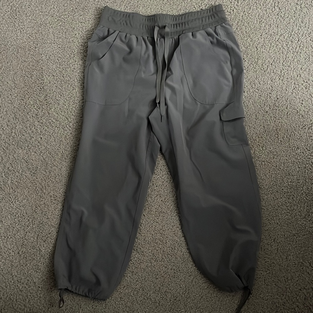 Grey cropped pants size S
